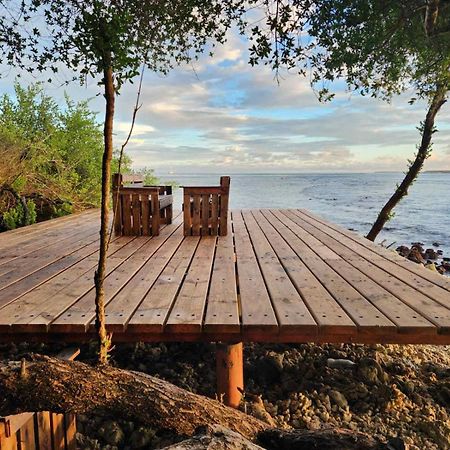 Surf Deck Hotel Thulusdhoo Bagian luar foto