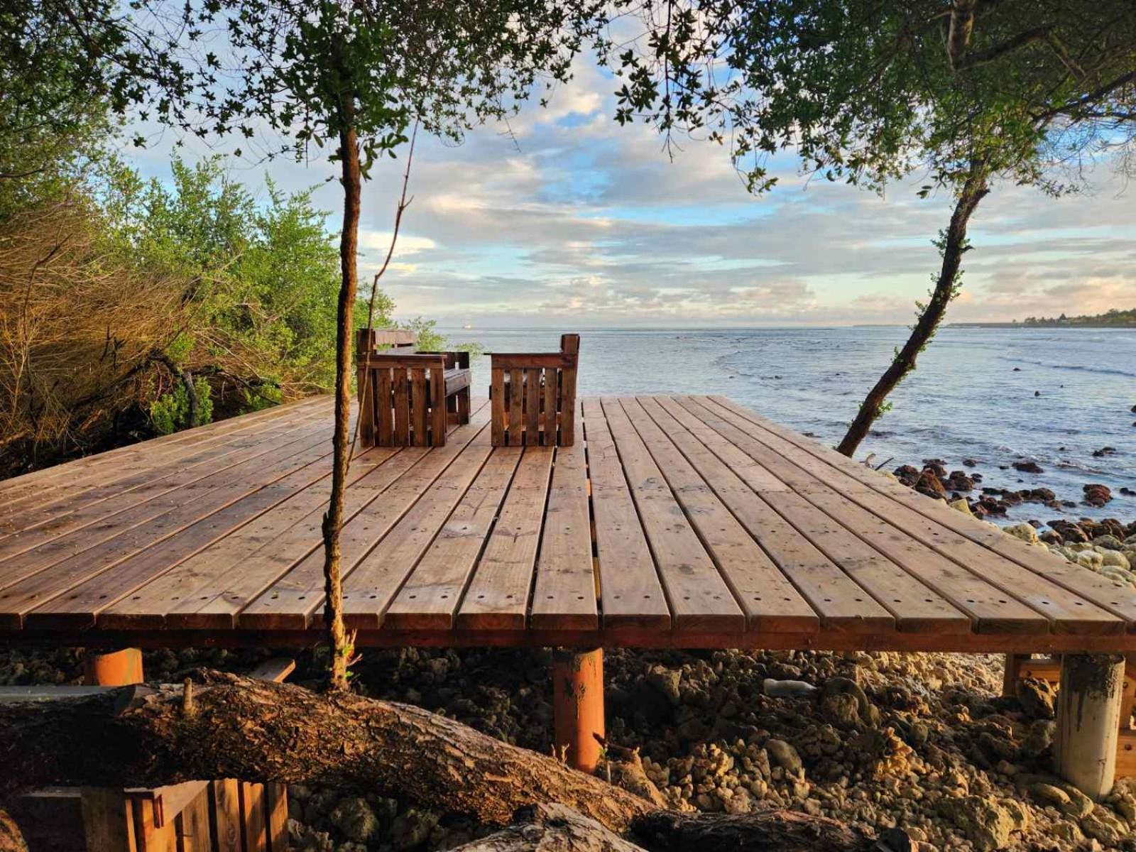 Surf Deck Hotel Thulusdhoo Bagian luar foto