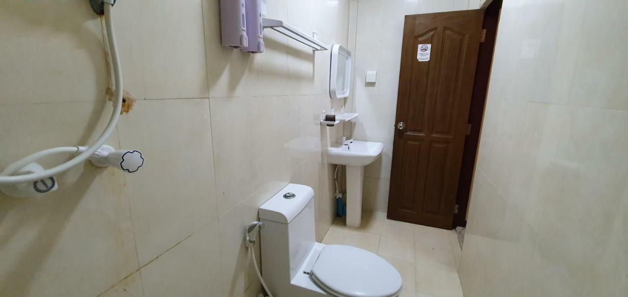 Surf Deck Hotel Thulusdhoo Bagian luar foto