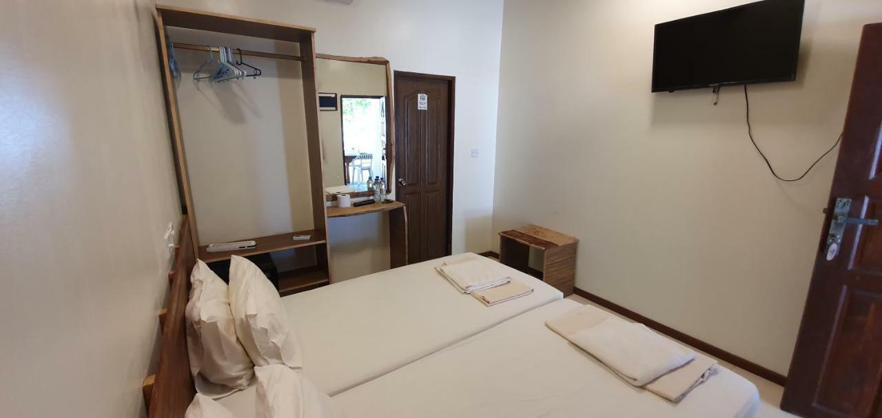 Surf Deck Hotel Thulusdhoo Bagian luar foto