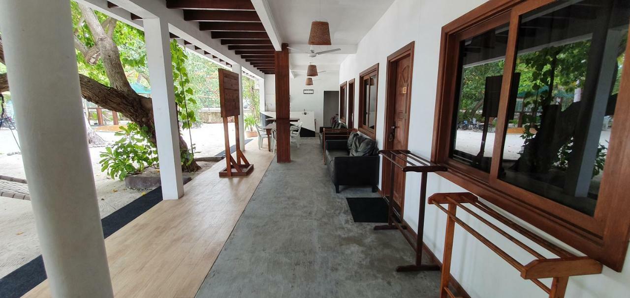 Surf Deck Hotel Thulusdhoo Bagian luar foto