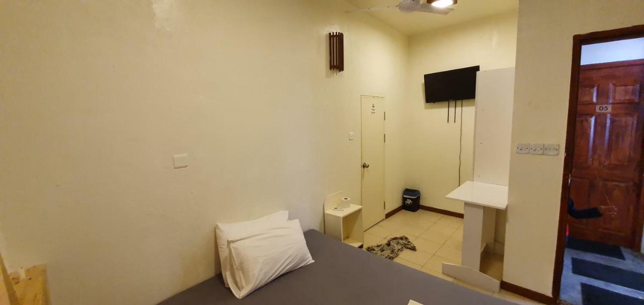 Surf Deck Hotel Thulusdhoo Bagian luar foto