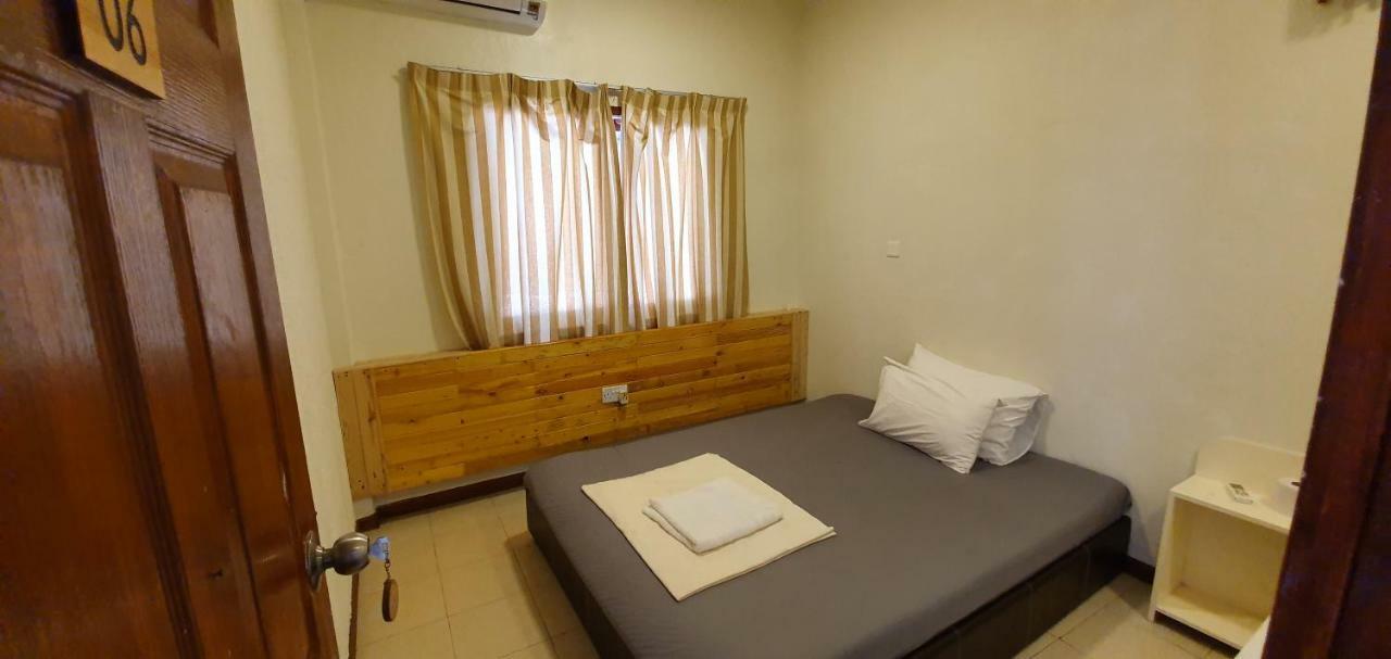Surf Deck Hotel Thulusdhoo Bagian luar foto