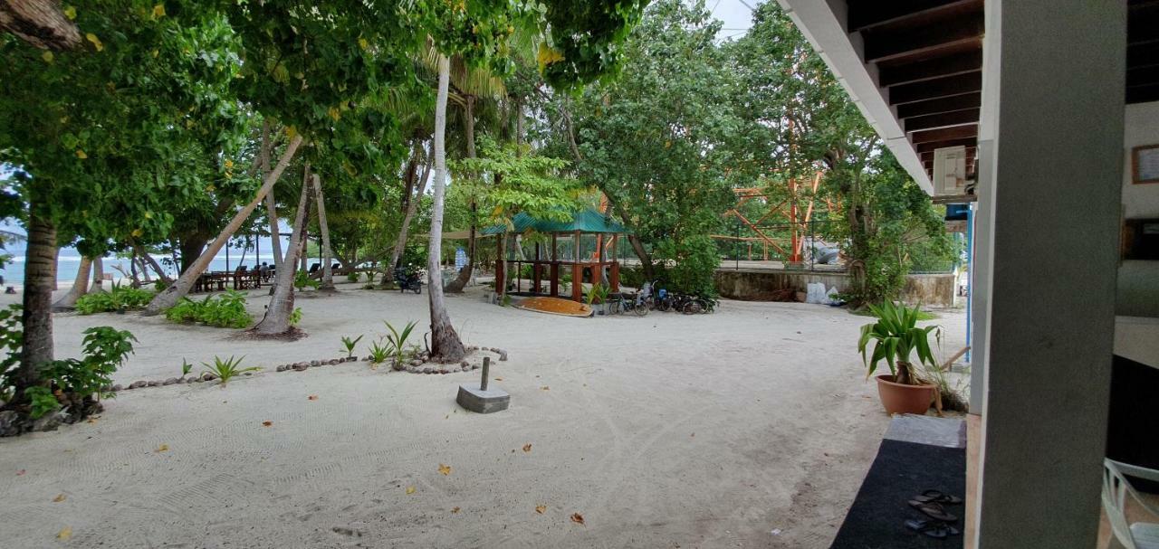 Surf Deck Hotel Thulusdhoo Bagian luar foto