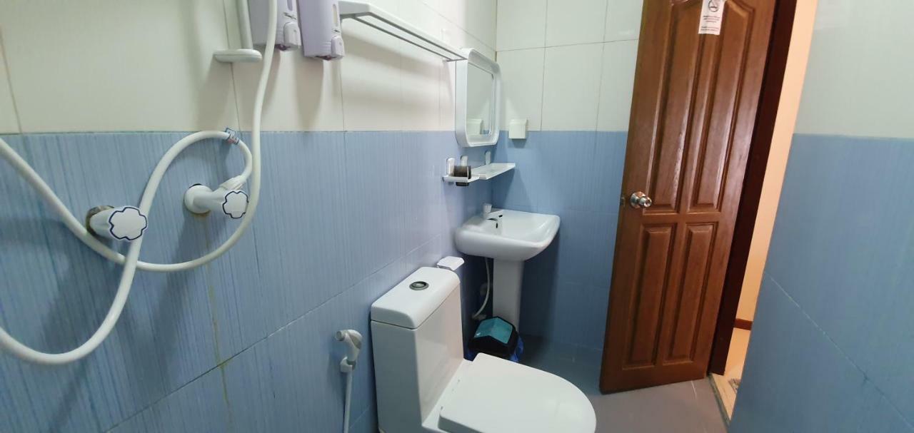 Surf Deck Hotel Thulusdhoo Bagian luar foto