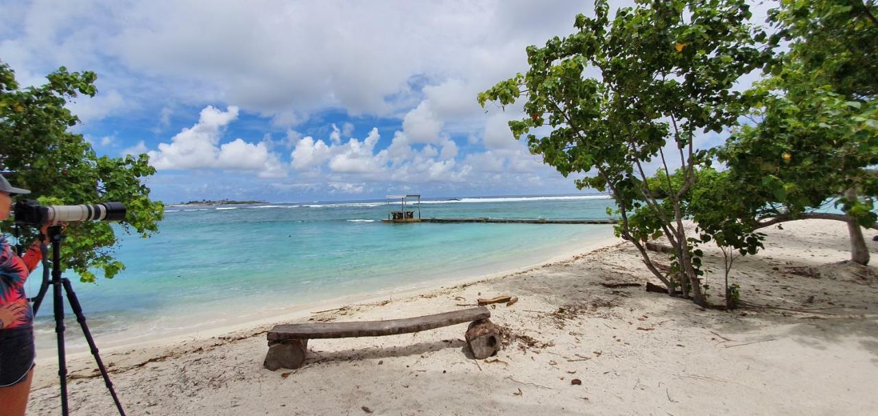 Surf Deck Hotel Thulusdhoo Bagian luar foto