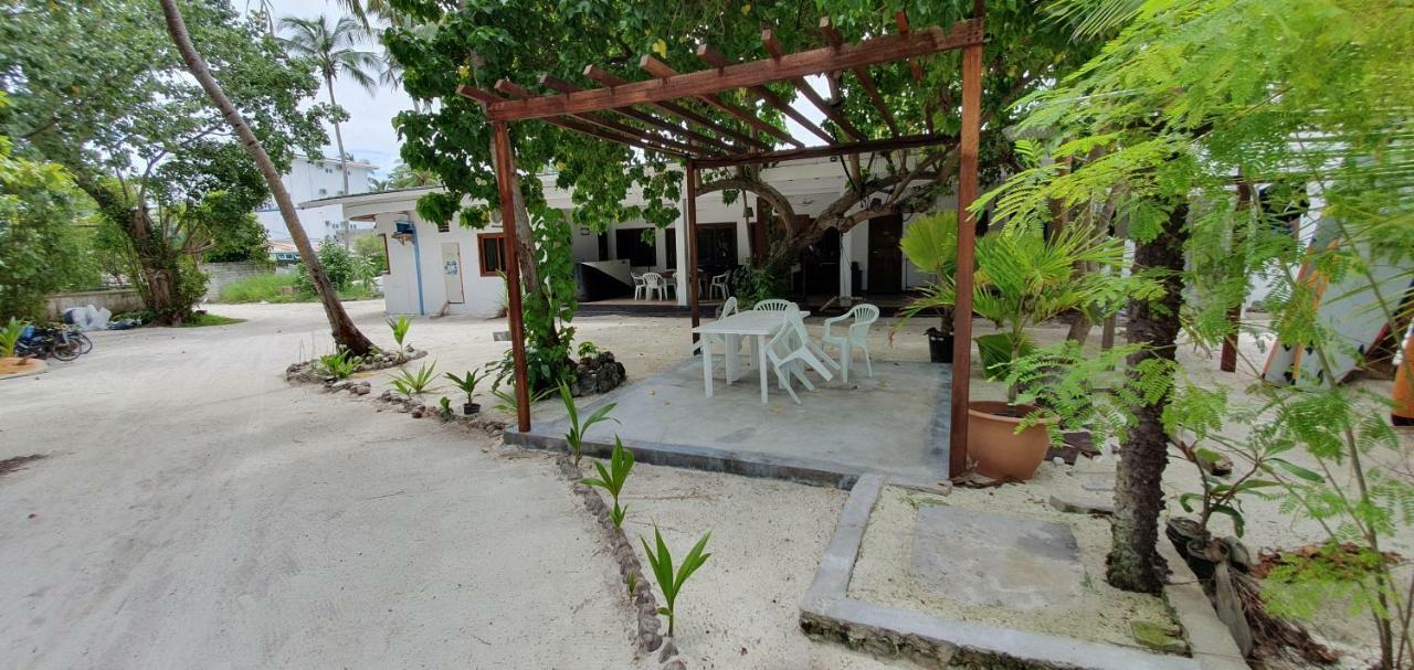 Surf Deck Hotel Thulusdhoo Bagian luar foto